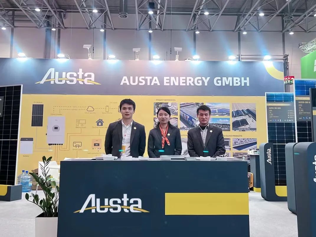 Rozświetl Niemcy i nie przestawaj gonić za światłem | Austa, marka firmy Osda, pojawiła się na niemieckich targach International Solar Technology Application Expo